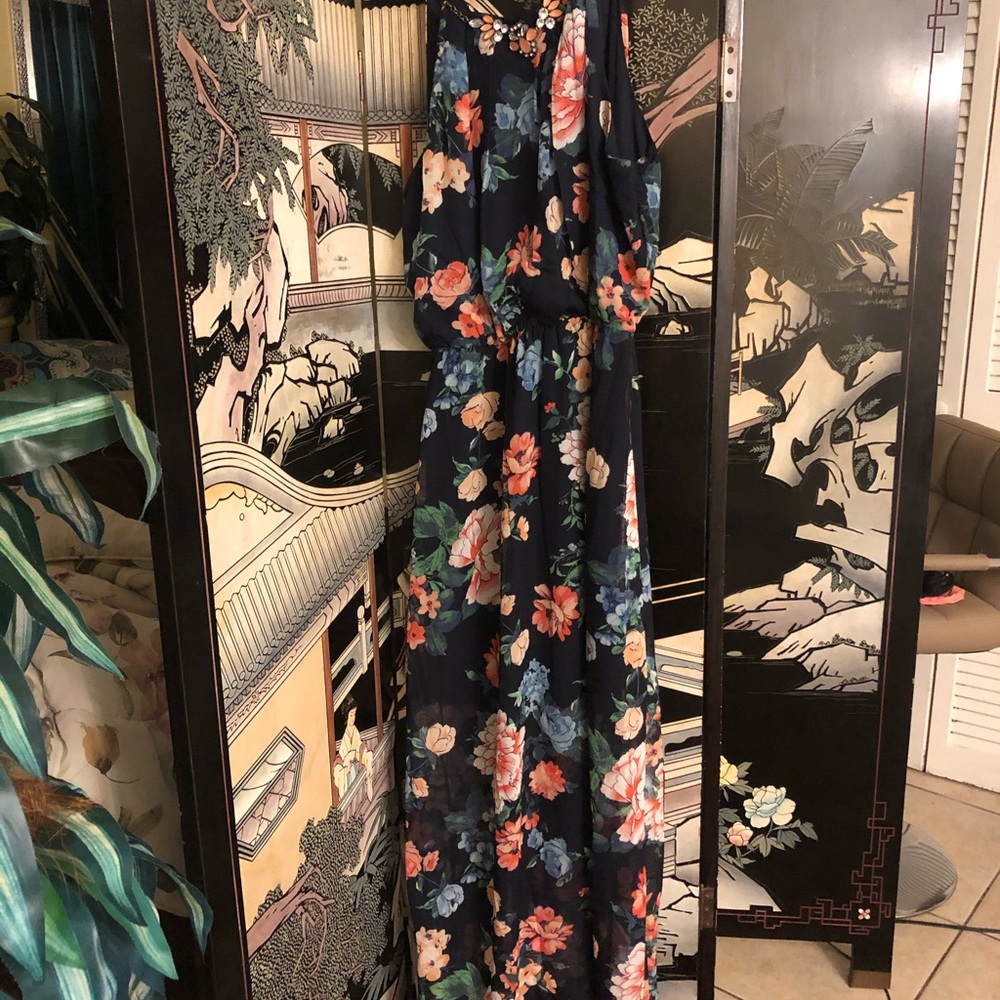 Dress - Picture 4 of 7